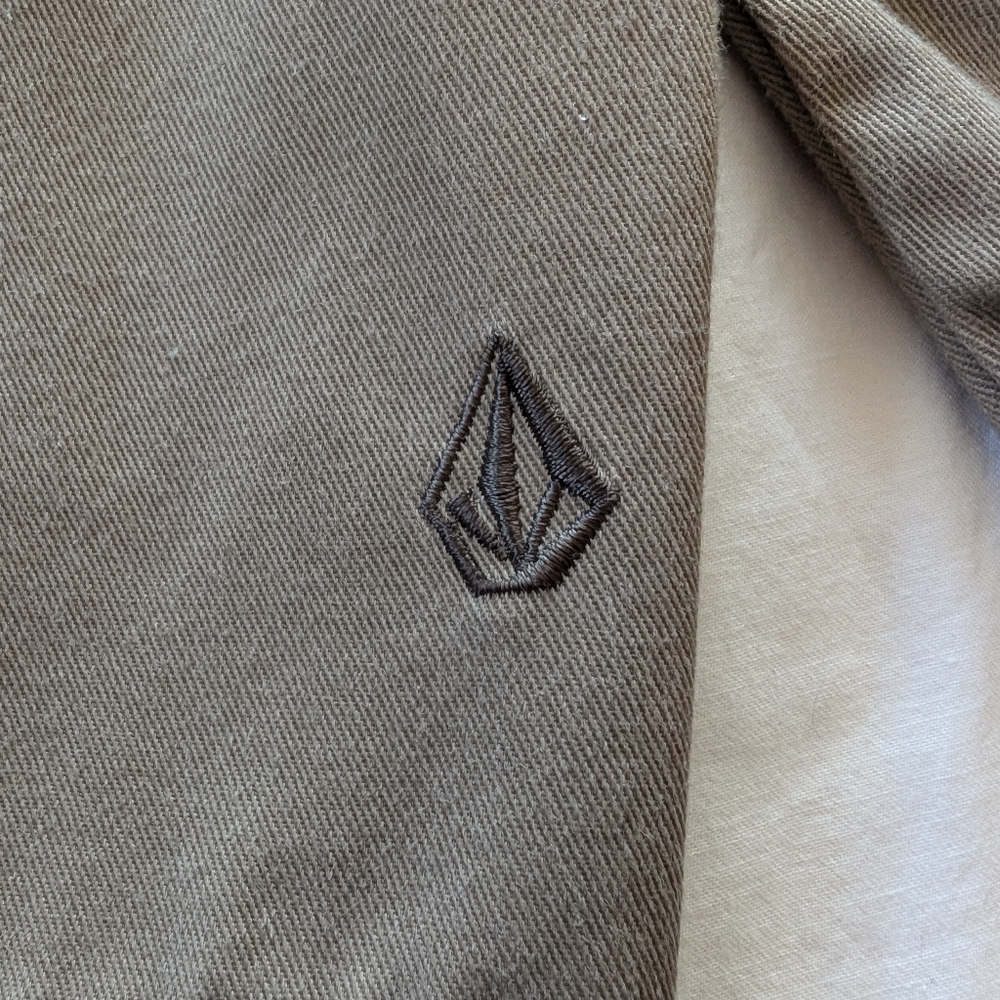 Boys Volcom Khaki Shorts, size 27 - Picture 2 of 5